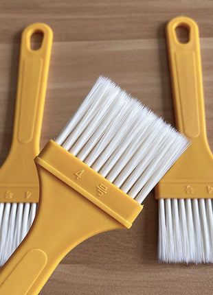 High-Temperature Silicone Bristle Brush with Ergonomic Wood Handle for Baking & BBQ