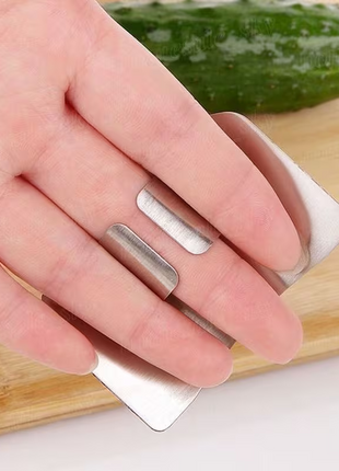 Durable Stainless Steel Kitchen Finger Guard for Safe Vegetable Slicing